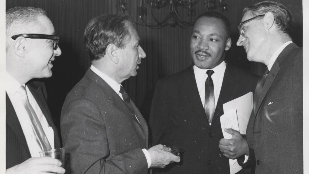 Joachim Prinz (left), Martin Luther King, Jr. (center right), and Shad Polier (right) at an American Jewish Congress fundraising event. Wikimedia.